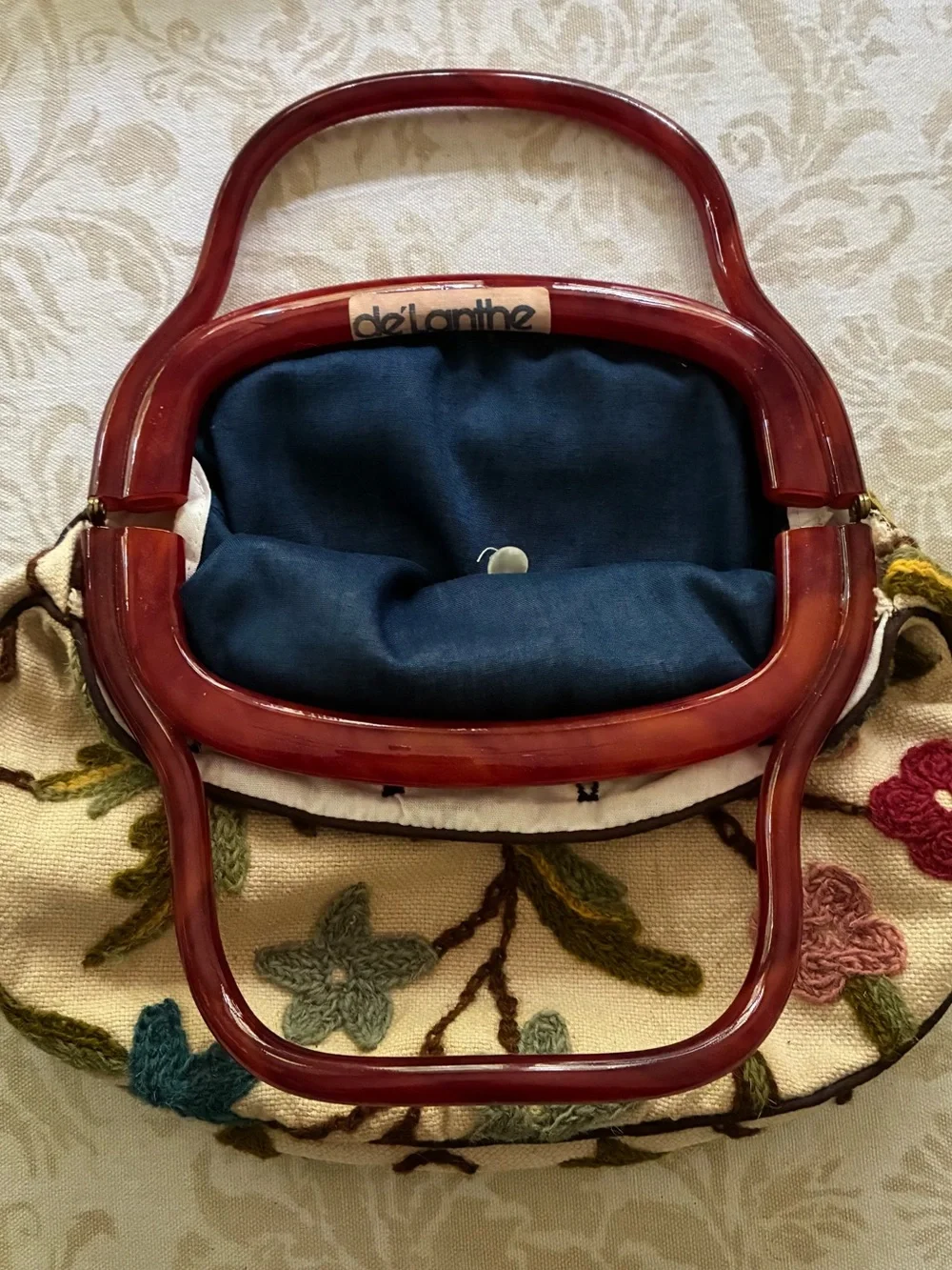 De’Lanthe Bermuda Bag Embroidered Floral Wool Cover Lucite Handle 1970s Vintage